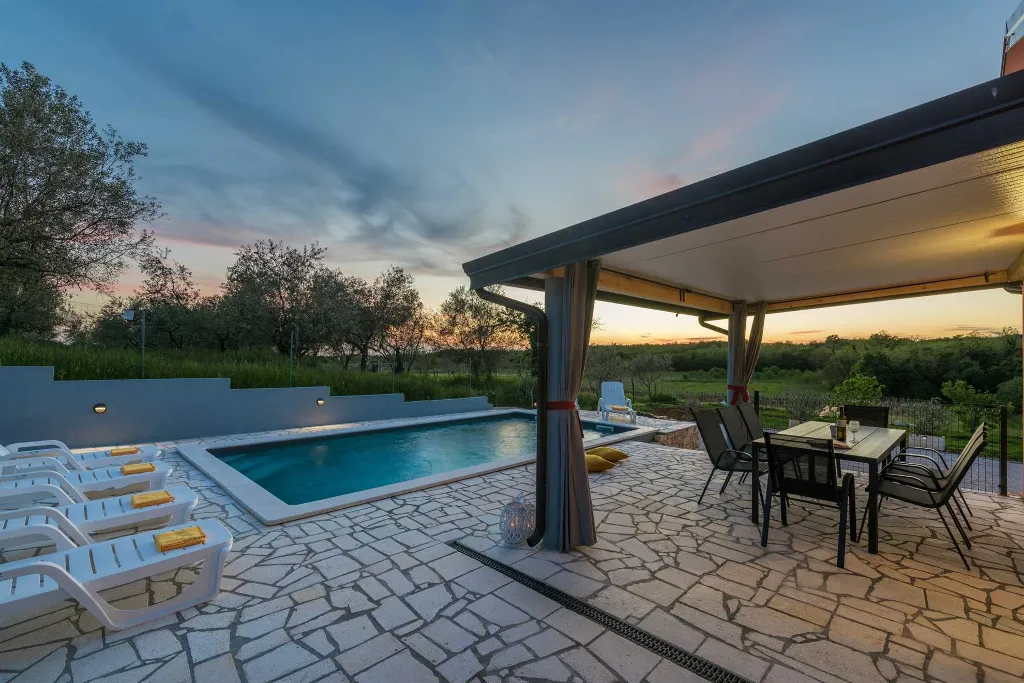 3-Bedroom Villa with Private Pool and Jacuzzi in Umag