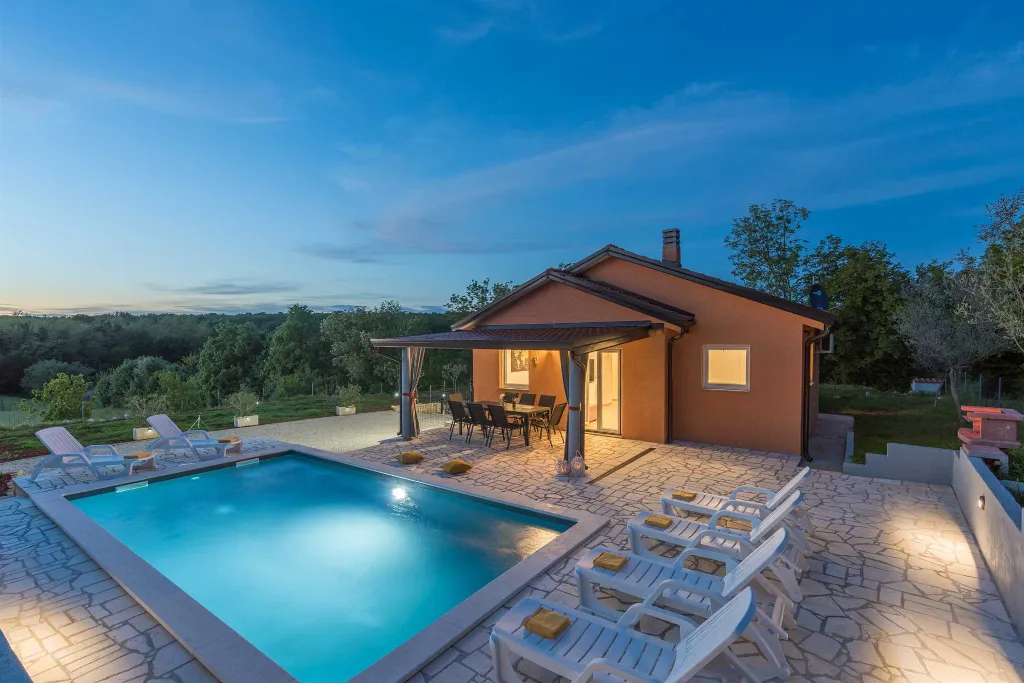 3-Bedroom Villa with Private Pool and Jacuzzi in Umag