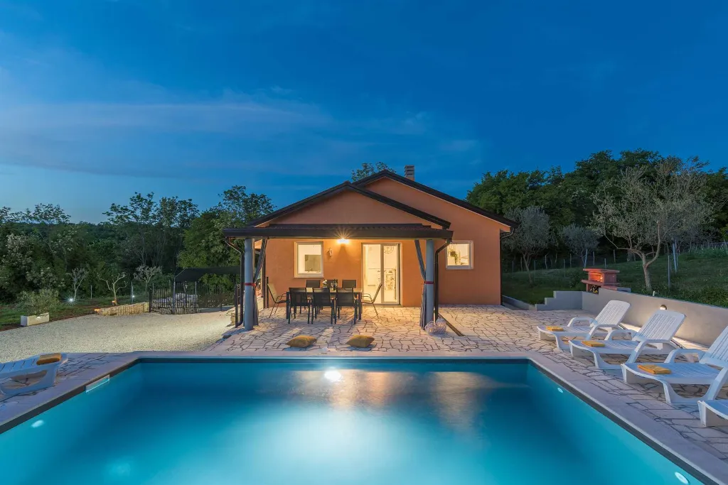 3-Bedroom Villa with Private Pool and Jacuzzi in Umag