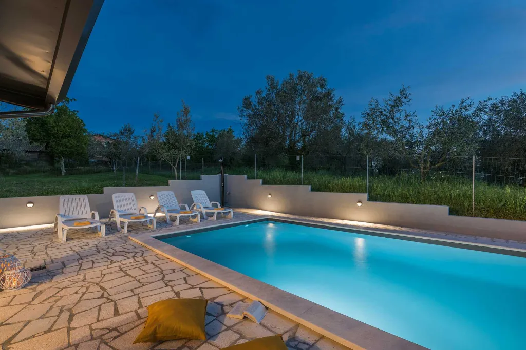 3-Bedroom Villa with Private Pool and Jacuzzi in Umag
