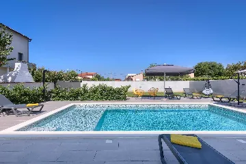 4-Bedroom Villa with Private Pool for 8 in Pula