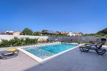 4-Bedroom Villa with Private Pool for 8 in Pula