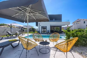 4-Bedroom Villa with Private Pool for 8 in Pula