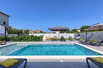 4-Bedroom Villa with Private Pool for 8 in Pula