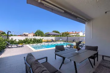 4-Bedroom Villa with Private Pool for 8 in Pula