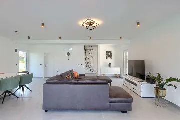 4-Bedroom Villa with Private Pool for 8 in Pula