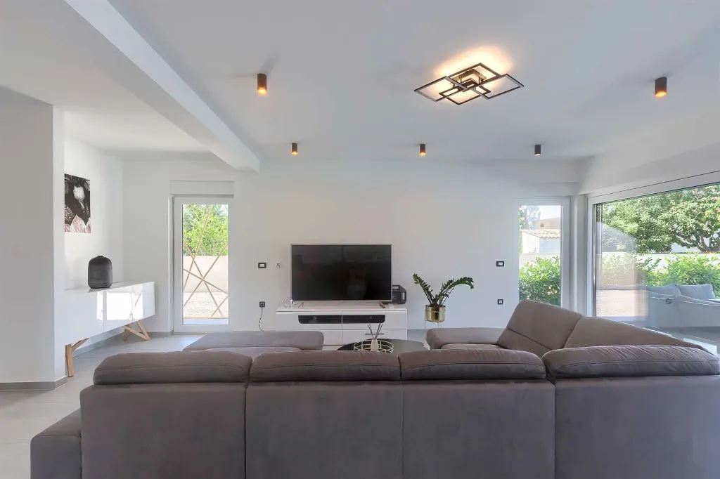 4-Bedroom Villa with Private Pool for 8 in Pula