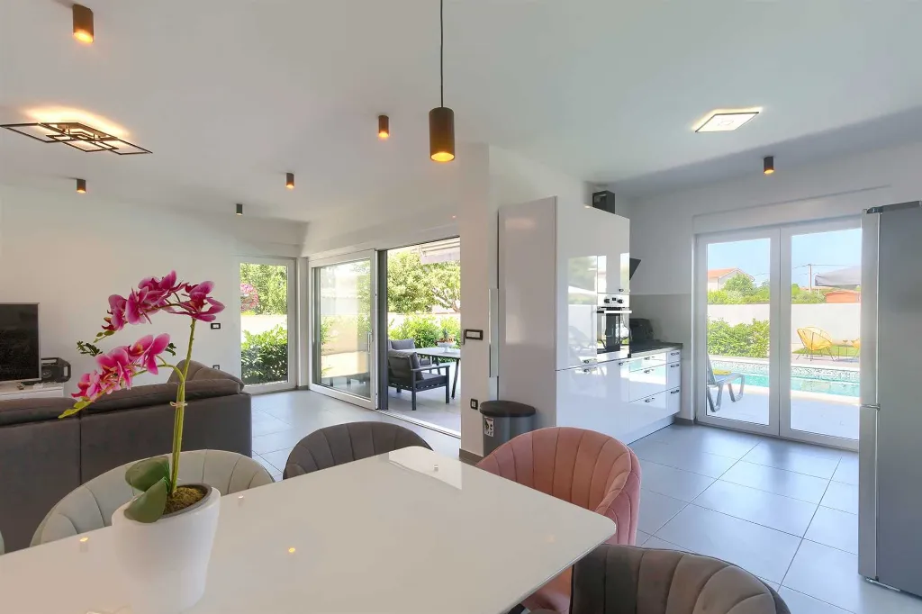 4-Bedroom Villa with Private Pool for 8 in Pula