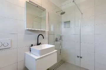 4-Bedroom Villa with Private Pool for 8 in Pula