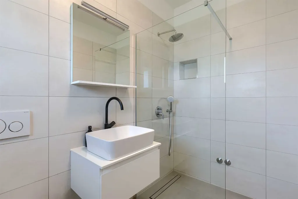 4-Bedroom Villa with Private Pool for 8 in Pula