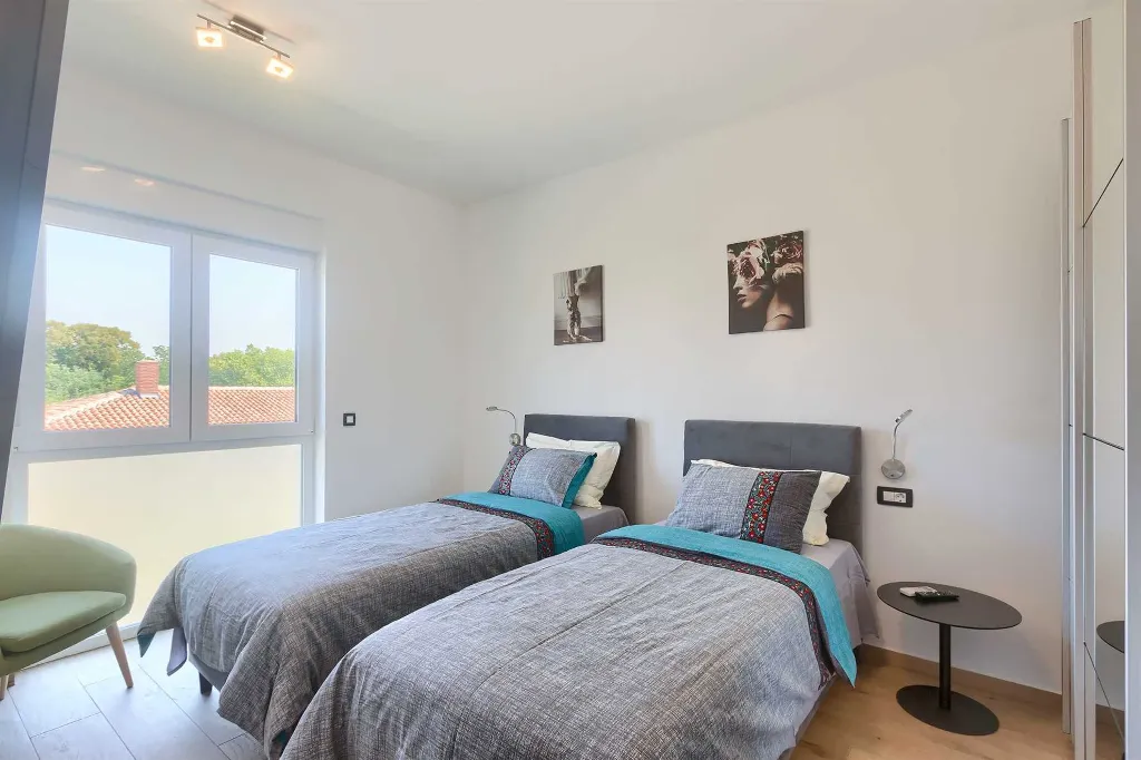 4-Bedroom Villa with Private Pool for 8 in Pula