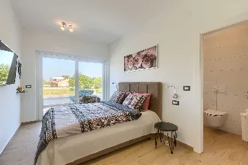 4-Bedroom Villa with Private Pool for 8 in Pula