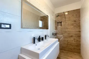 4-Bedroom Villa with Private Pool for 8 in Pula