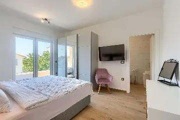 4-Bedroom Villa with Private Pool for 8 in Pula