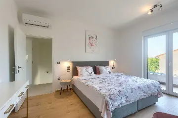 4-Bedroom Villa with Private Pool for 8 in Pula