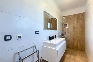 4-Bedroom Villa with Private Pool for 8 in Pula