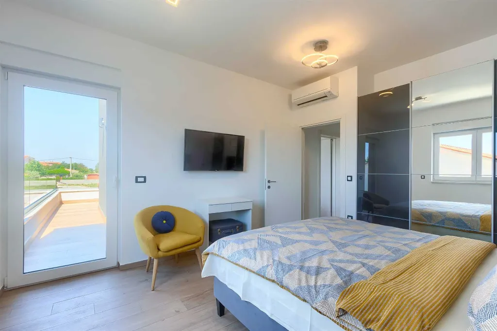 4-Bedroom Villa with Private Pool for 8 in Pula