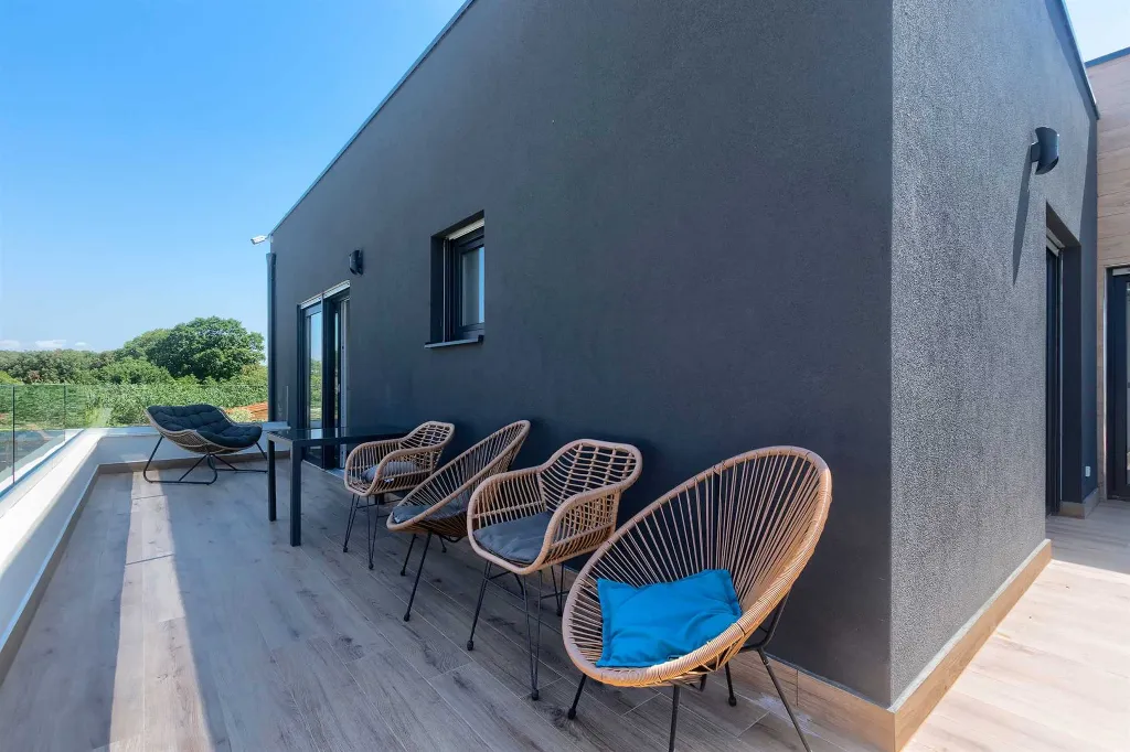 4-Bedroom Villa with Private Pool for 8 in Pula