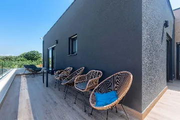 4-Bedroom Villa with Private Pool for 8 in Pula