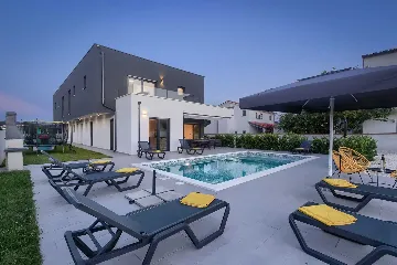 Villa in Pula with Two Swimming Pools (16 Guests)