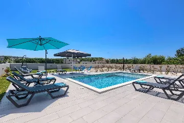 Villa in Pula with Two Swimming Pools (16 Guests)