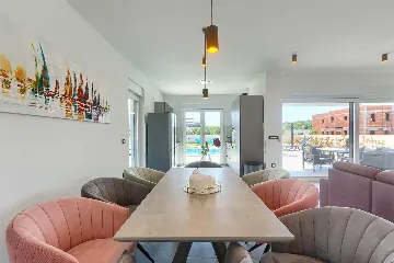 Villa in Pula with Two Swimming Pools (16 Guests)