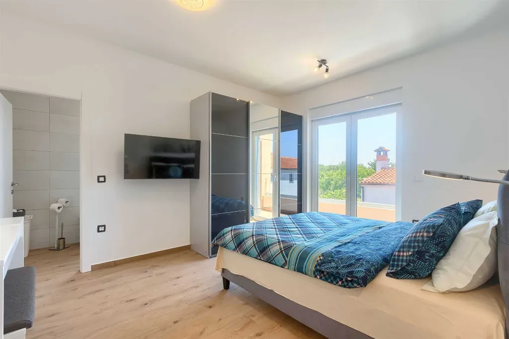 Villa in Pula with Two Swimming Pools (16 Guests)