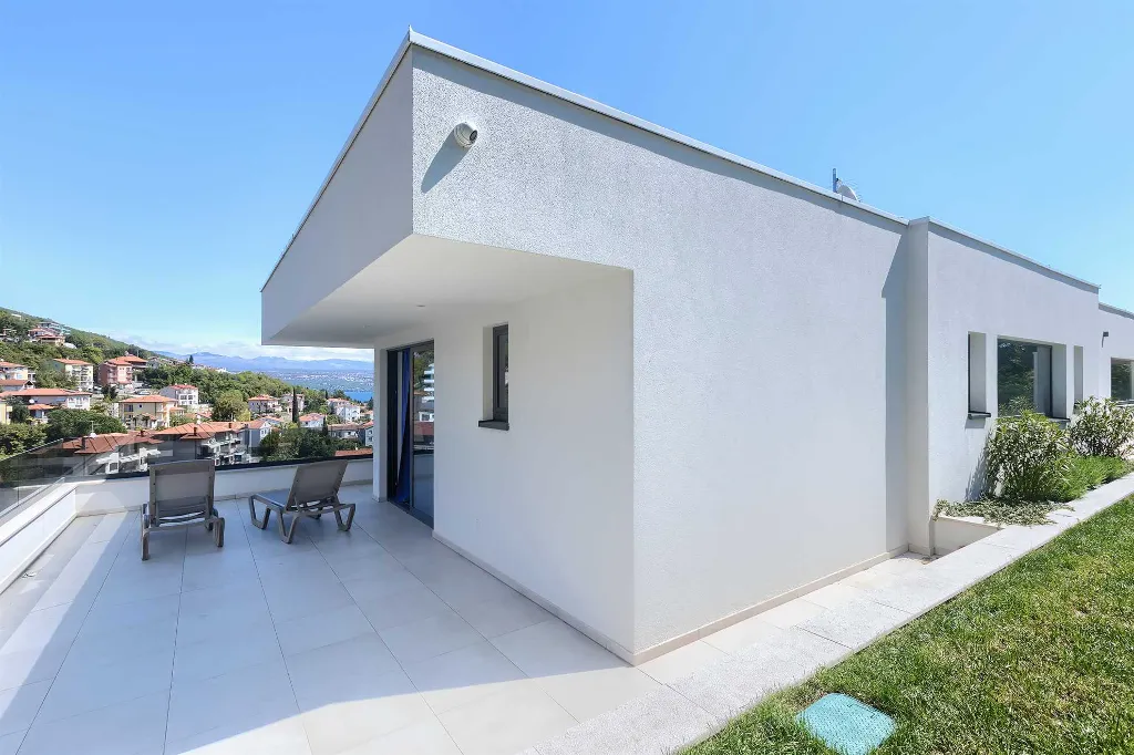 3-Bedroom Villa with Heated Pool in Ičići