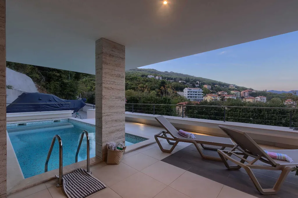 3-Bedroom Villa with Heated Pool in Ičići