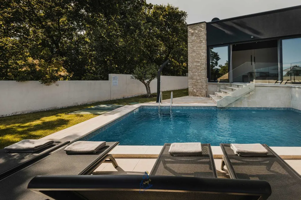 Private Pool Villa for 6 in Valica