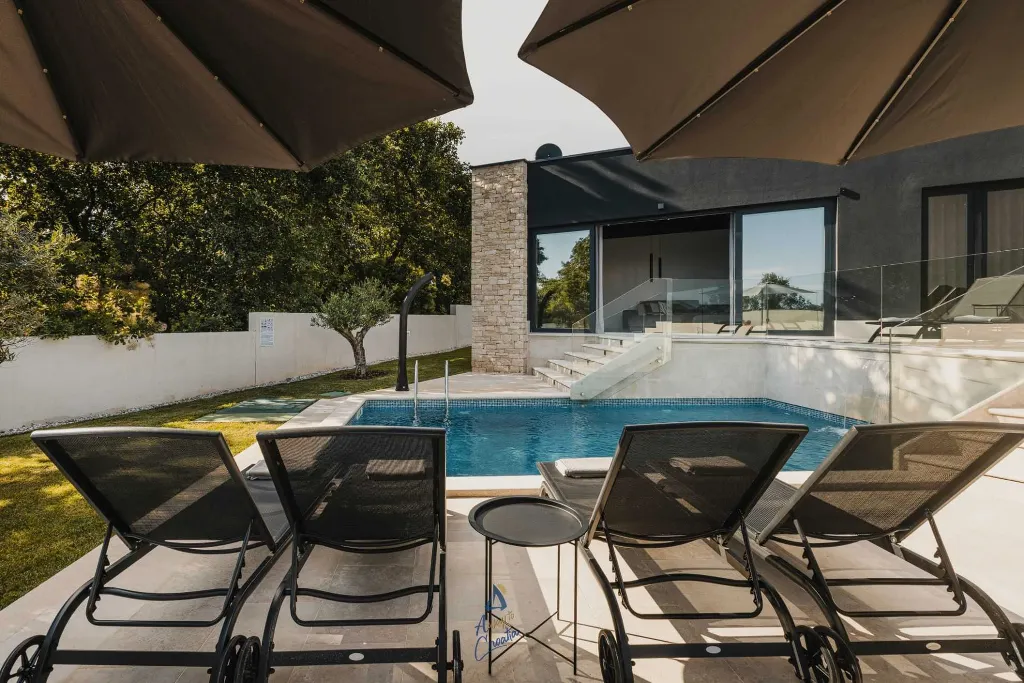 Private Pool Villa for 6 in Valica