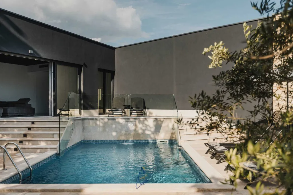 Private Pool Villa for 6 in Valica