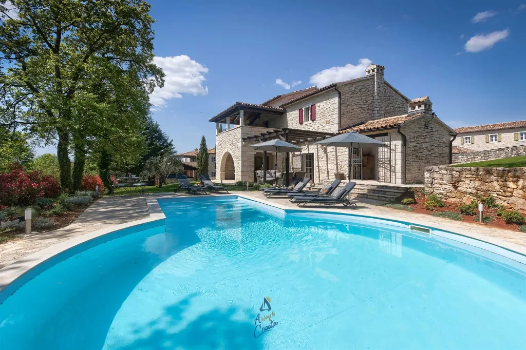 Villa in Muntrilj with Private Swimming Pool