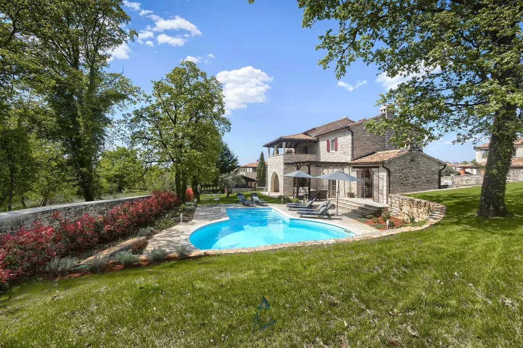 Villa in Muntrilj with Private Swimming Pool