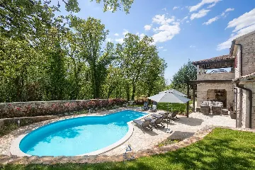 Villa in Muntrilj with Private Swimming Pool