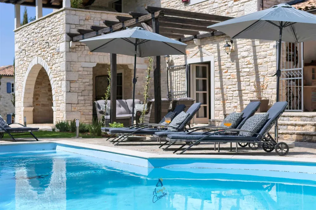 Villa in Muntrilj with Private Swimming Pool