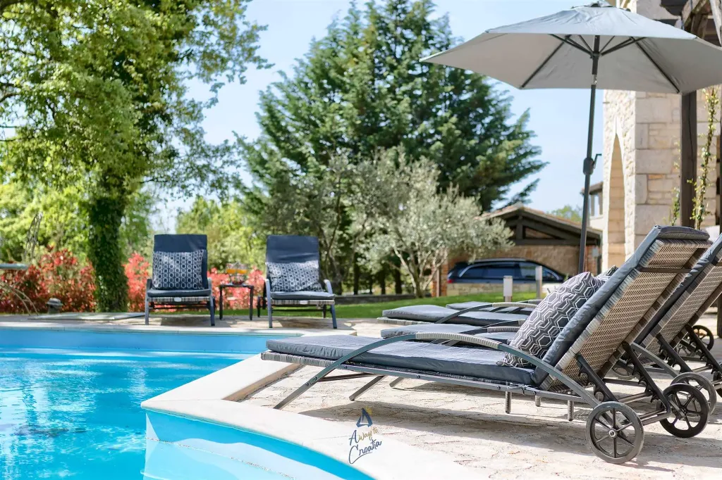 Villa in Muntrilj with Private Swimming Pool