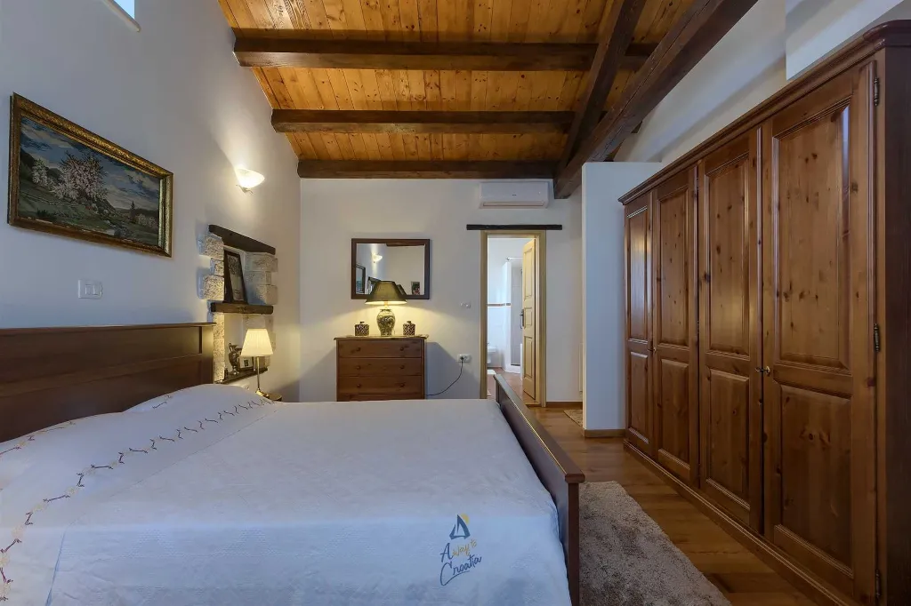 Villa in Muntrilj with Private Swimming Pool