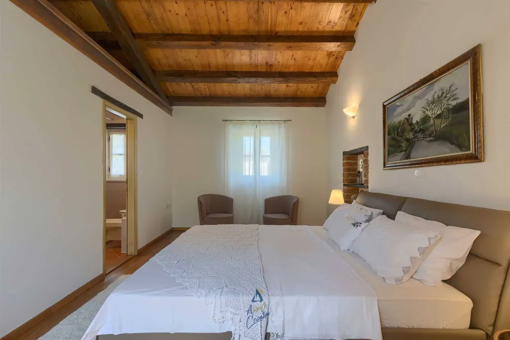 Villa in Muntrilj with Private Swimming Pool