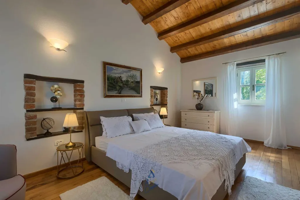 Villa in Muntrilj with Private Swimming Pool