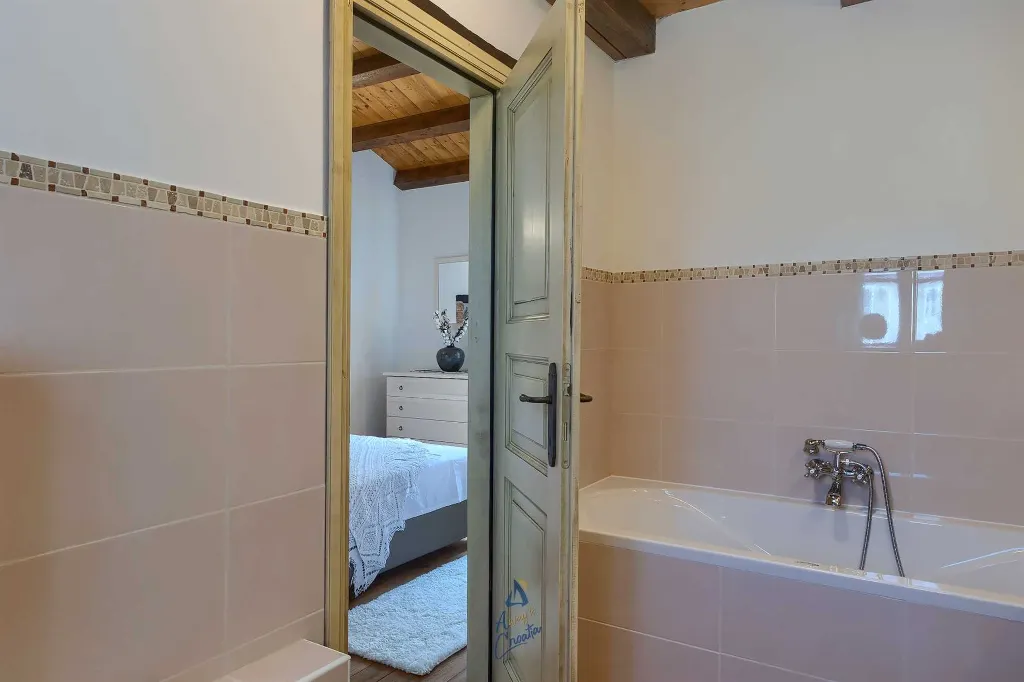 Villa in Muntrilj with Private Swimming Pool