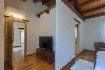 Villa in Muntrilj with Private Swimming Pool