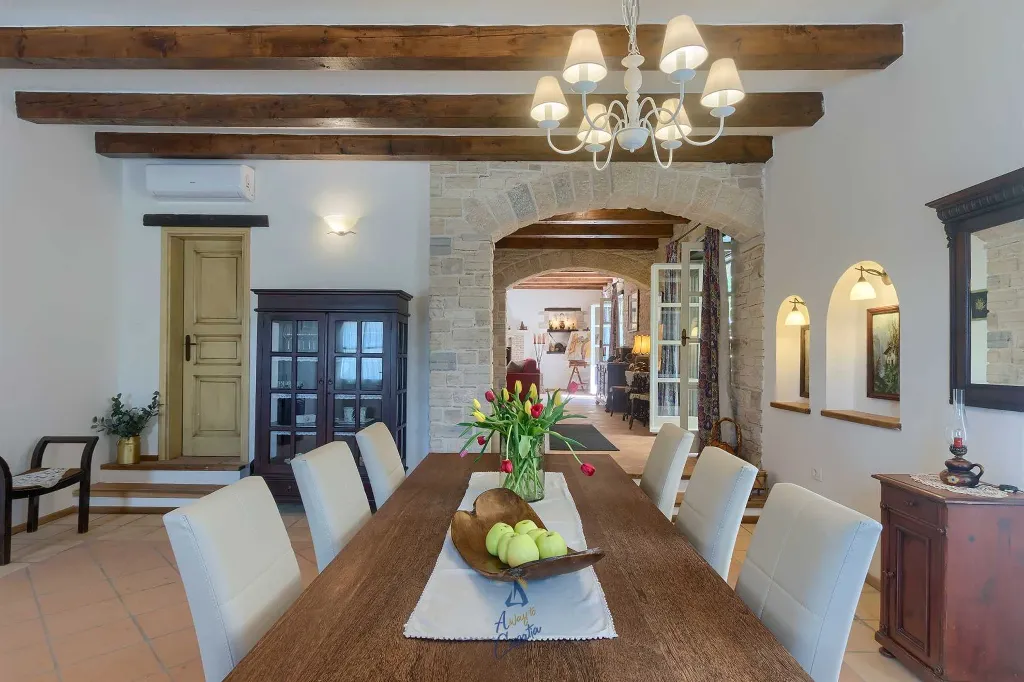 Villa in Muntrilj with Private Swimming Pool