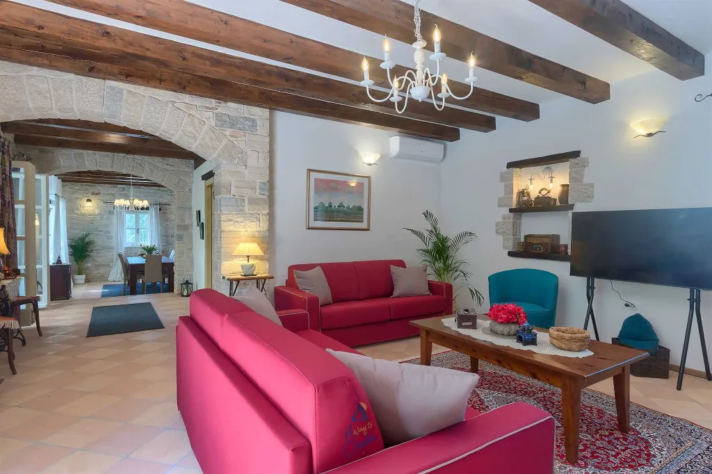 Villa in Muntrilj with Private Swimming Pool