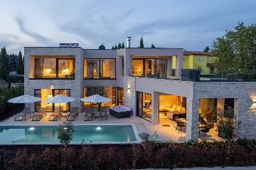 Vabriga 4-Bedroom Villa with Heated Pool & Jacuzzi