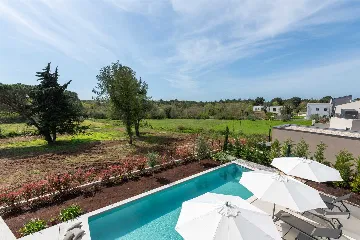 Vabriga 4-Bedroom Villa with Heated Pool & Jacuzzi
