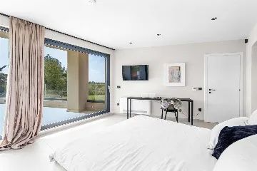 Vabriga 4-Bedroom Villa with Heated Pool & Jacuzzi