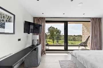 Vabriga 4-Bedroom Villa with Heated Pool & Jacuzzi