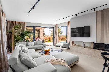 Vabriga 4-Bedroom Villa with Heated Pool & Jacuzzi