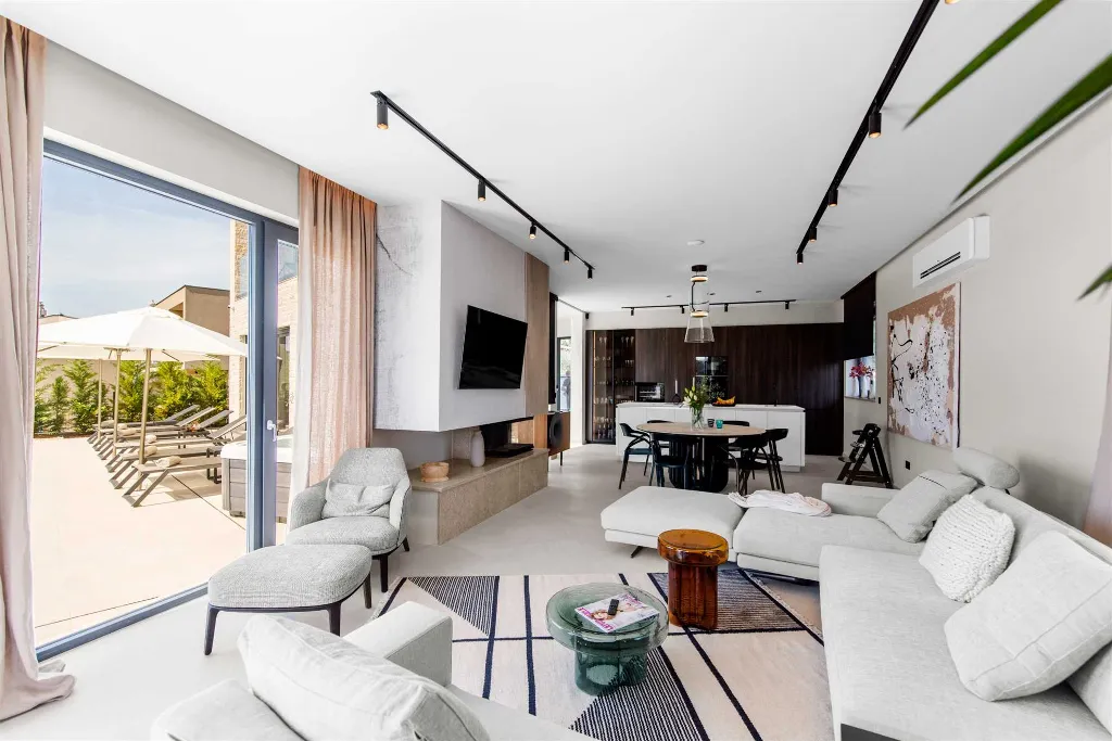 Vabriga 4-Bedroom Villa with Heated Pool & Jacuzzi